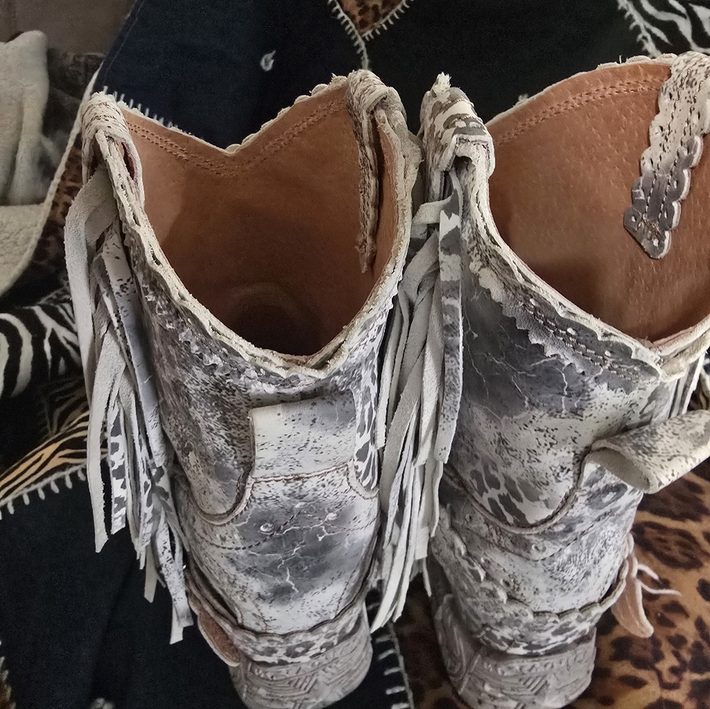 El Vaquero Gray Leopard Ankle Boots with Fringe Size 39 - Picture 2 of 6